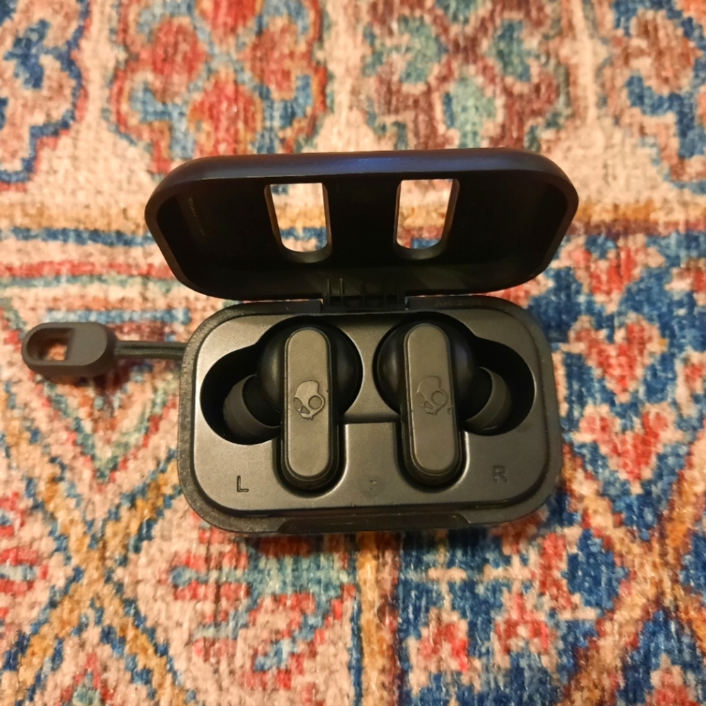 Skull Candy Bluetooth air buds